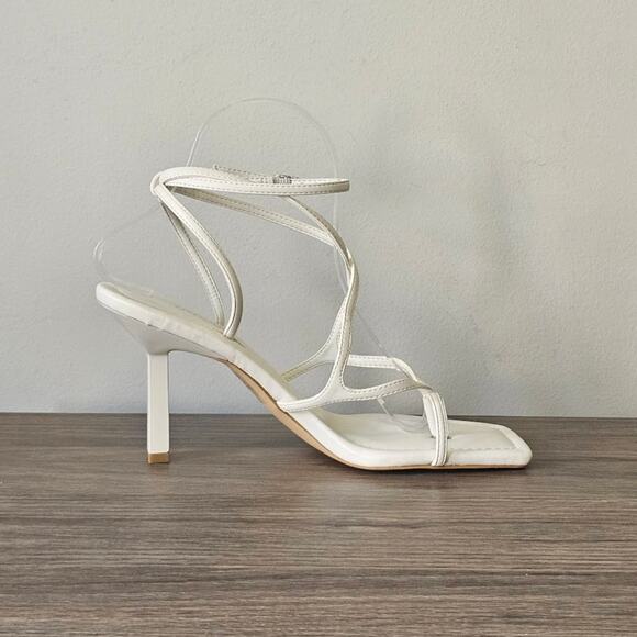 Guess Women's Leeba Strappy Dress Sandals Size 8 White NEW - Picture 5 of 8